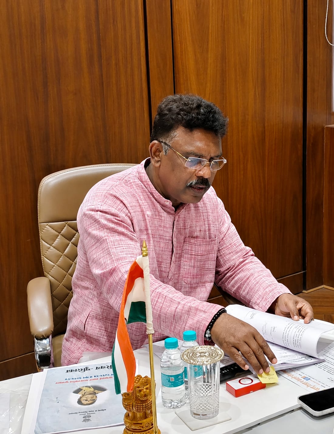 सरकार दरबारी दुर्बल ,सोशित, पिढीत ,वंचित घटकांच्या मागण्या घेऊन बसलो जो पर्यंत मी आहे तोपर्यंत दुर्बल घटकांच्या मागण्यांमध्ये बदल होणार 
मी जीआरच्या मुळावर घाव घालतो त्या मध्ये बदल करतो 
माझ्यावर जळणारे बुराई करणारे आपलेच लोक आहे  माझ्या टेबलवर दिवंगत लताताई सकट यांचा फोटो दिसत आहे या वैक्तीला मी विसरू शकत नाही 
सामाजिक कामामध्ये आम्ही दोघे सोबत होतो आणि लताताई सकट आता पण माझ्या सामाजिक कामा बरोबर सोबत आहे