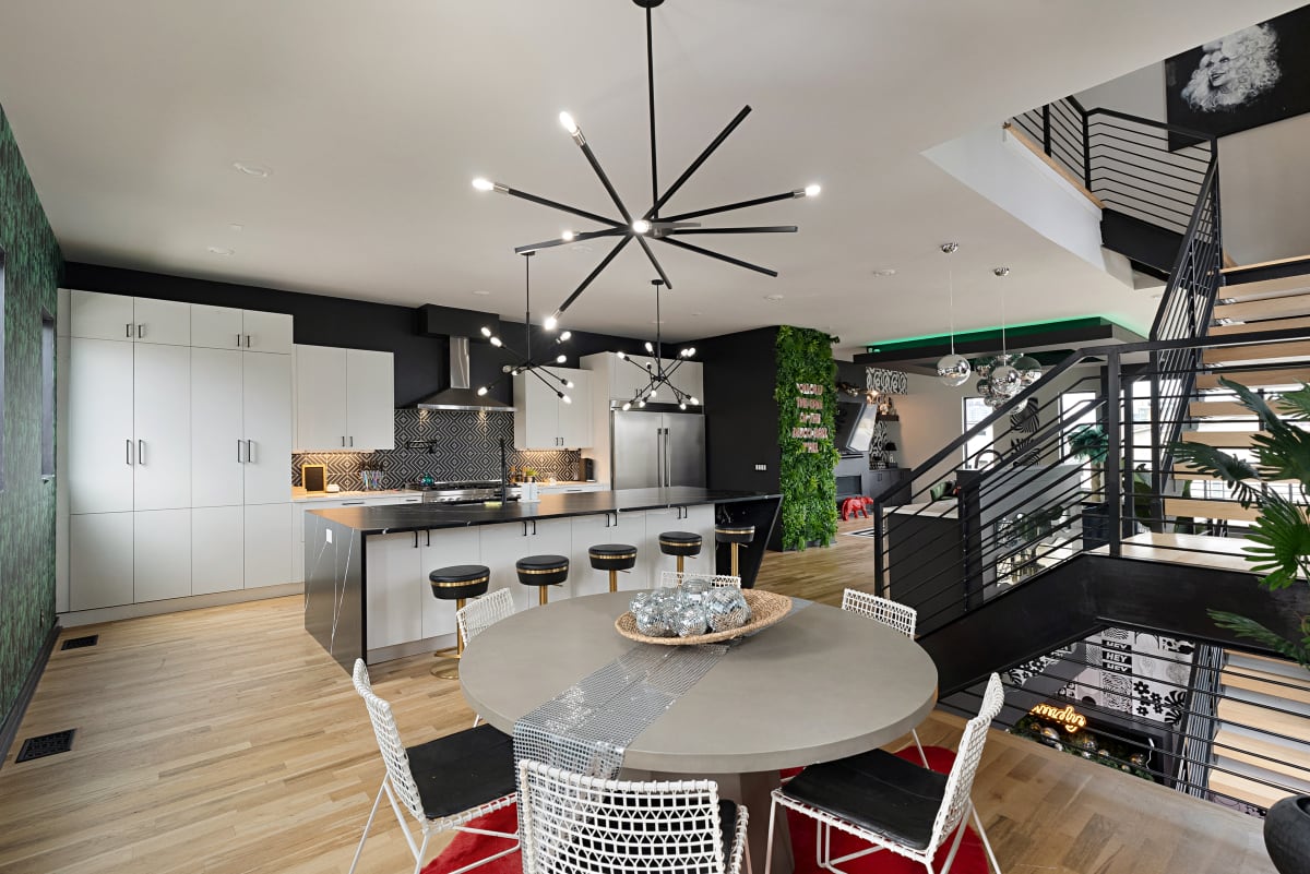 Modern Kitchen and Dining Area