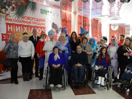 Председатель Думы города Владивостока Андрей Брик передал новогодние подарки детям с ограниченными возможностями здоровья