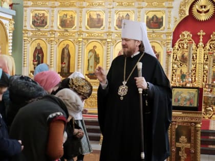 Глава Приморской митрополии совершил Божественную литургию в Покровском соборе