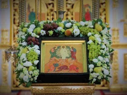 В канун праздника Преображения Господня митрополит Владимир совершил всенощное бдение в Покровском соборе