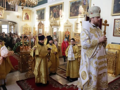 Глава Приморской митрополии совершил Божественную литургию в Свято-Никольском соборе