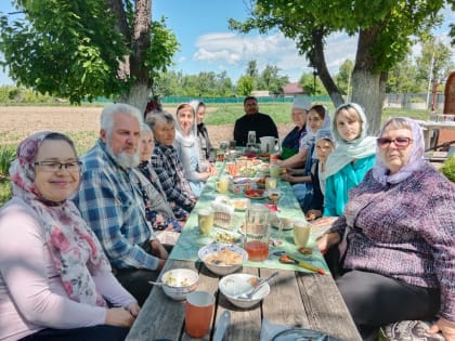 Иерей Владимир Пыжиков совершил Божественную литургию в женском скиту с. Новосысоевка в День Святого Духа (+ Фото)