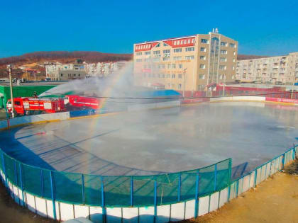 В Находке началась заливка катков