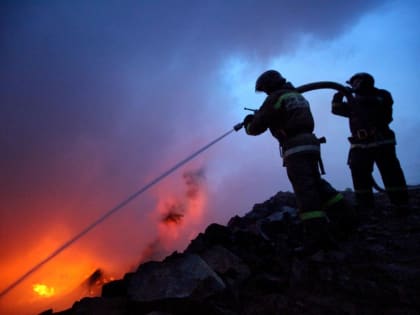 22 человека принимали участие в тушении пожара во Владивостоке