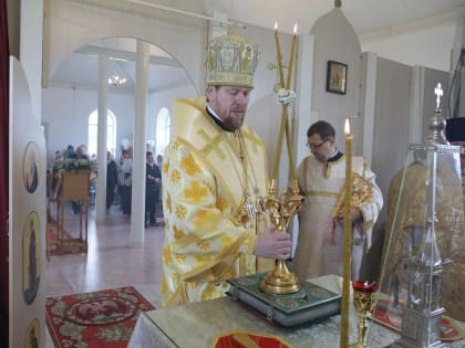 В день престольного праздника митрополит Владимир совершил Божественную литургию в храме Всех святых города Уссурийска