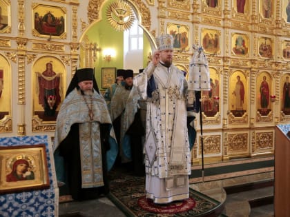 В канун праздника Благовещения Пресвятой Богородицы глава Приморской митрополии совершил всенощное бдение в Покровском соборе