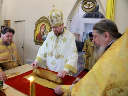 Глава Приморской митрополии совершил Божественную литургию в Богоявленском храме города Артема