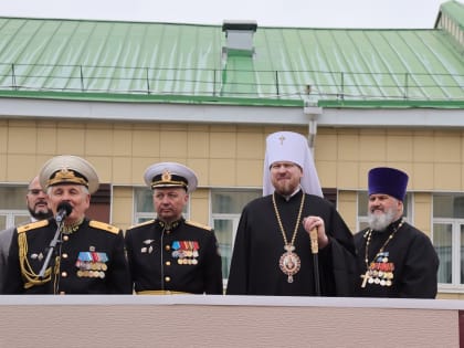 Митрополит Владимир посетил торжественное мероприятие, посвященное последнему звонку для выпускников филиала Нахимовского училища