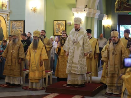 В день памяти святого равноапостольного князя Владимира архипастыри митрополии совершили литургию в Покровском соборе