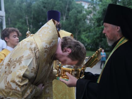 Ковчег со святыми мощами преподобного Сергия Радонежского встретили в столице Приморья