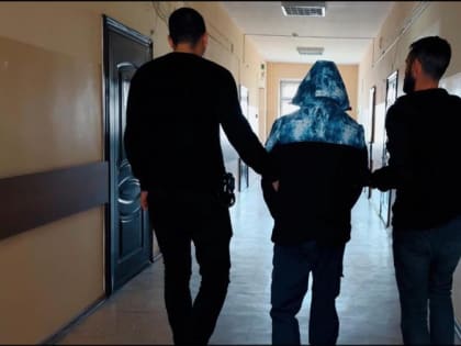 «Требовал деньги, угрожал ножом». Во Владивостоке задержали опасного преступника