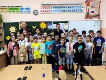 В Уссурийске росгвардейцы провели урок мужества в рамках акции «Каникулы с Росгвардией»