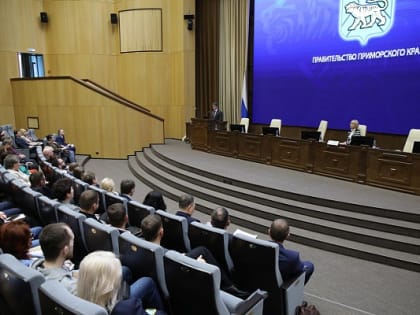 Обеспечение кадрами ЛПУ Приморья под контролем губернатора