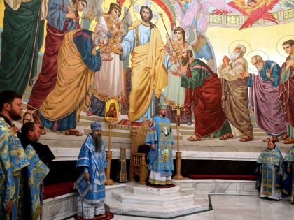 В праздник Рождества Пресвятой Богородицы Глава Приморской митрополии совершил Божественную литургию в Спасо-Преображенском соборе