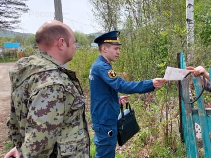 В Пожарском районе сотрудники МЧС России информируют население о правилах пожарной безопасности