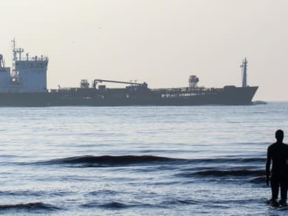 Таинственный флот России развозит нефть по всему миру