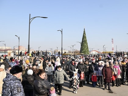 Находкинцы встретили 2025 год на набережной озера Соленого