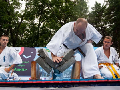 Жители Лесозаводска устроили торжественную встречу эстафете огня игр «Дети Азии»