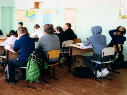 Школьников Владивостока учат справляться с трудными жизненными ситуациями