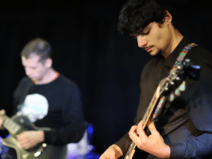 Лучшие уроки гитары в Минске: обучение для всех возрастов в школе BooM