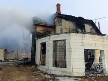 Огнеборцы ликвидировали возгорание частного дома в Уссурийске