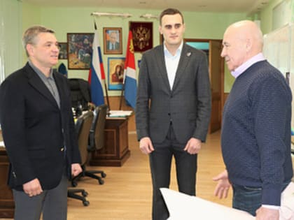 Легендарный уссурийский тренер принимает поздравления