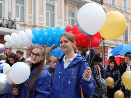 Навстречу Первомаю: уссурийцы присоединились к праздничному шествию во Владивостоке