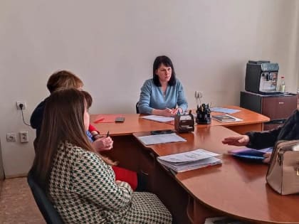 ПОМОЩНИК ДЕПУТАТА ЗАКСОБРАНИЯ ПРИМОРЬЯ ЕВГЕНИЯ ТКАЧЕНКО – ЮЛИЯ ХАРЬКО ПРОВЕЛА ПРИЕМ ГРАЖДАН