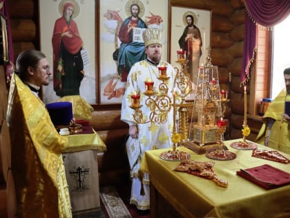 Митрополит Владимир совершил Божественную литургию в храме святого благоверного великого князя Александра Невского города Уссурийска
