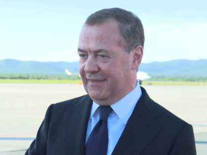 Дмитрий Медведев высказался о Владивостоке перед отлетом в аэропорту