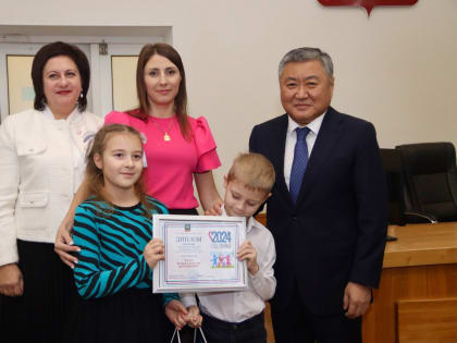 Во время последнего в этом году заседания Думы торжественно подвели итоги творческого конкурса видеороликов «Моя семья – гордость Артёма»