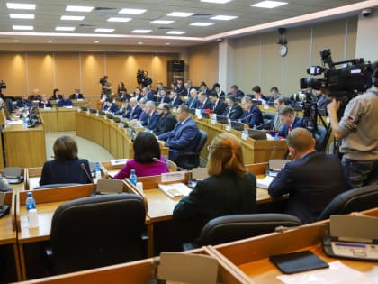 Осуждённого коммуниста Артёма Самсонова сняли с должности в приморском парламенте