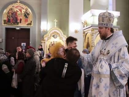 Глава Приморской митрополии совершил всенощное бдение в Покровском соборе