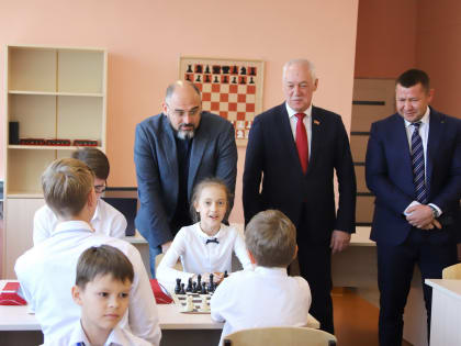 Во Владивостоке при содействии Думы города в школе №40 открыт шахматный класс