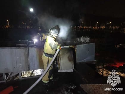 Шесть пожарных машин направили на тушение ресторана на Санаторной во Владиивостоке
