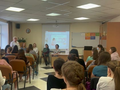 В роддоме №3 отметили день беременной женщины. Будущих мам поздравили врачи и представители социального фонда России по ПК