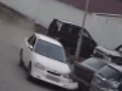 В Дальнегорске пьяный водитель разбил припаркованные авто и ограждение у парикмахерской (ВИДЕО)