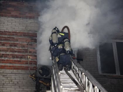 Удалось спасти: 17 человек эвакуировали во время пожара в Приморье