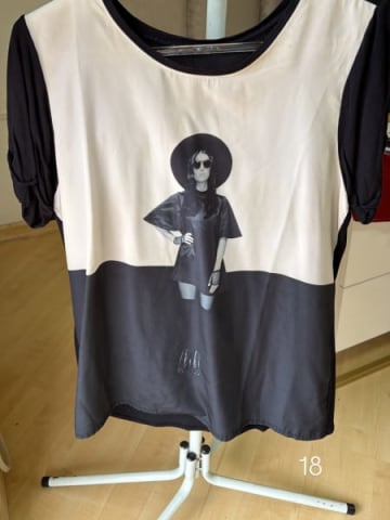 Camisa casual feminina estampada , tamanho M