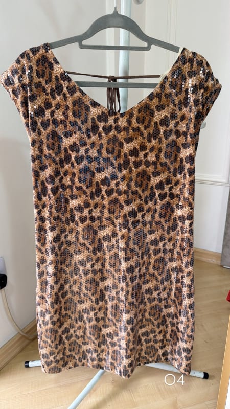 Vestido feminino animal print curto/midi