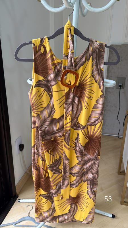 Vestido feminino estampado com cinto 
