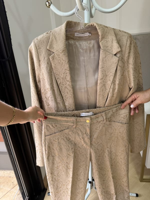 Conjunto feminino (blazer + calça)
