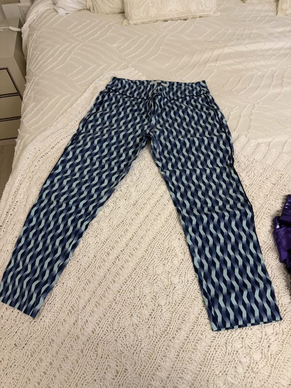 Calça azul listrada 