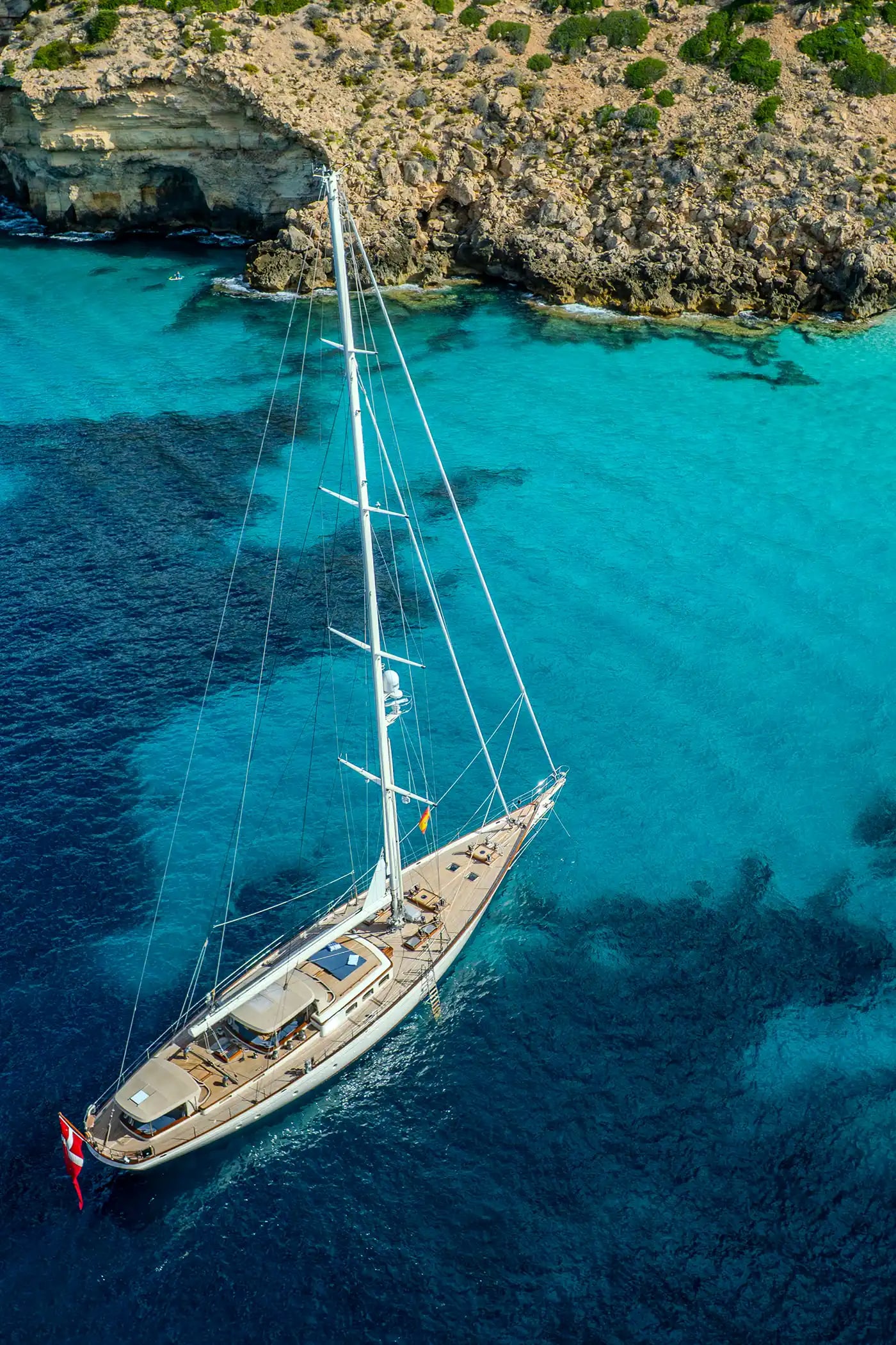 Foftein sailing yacht underway