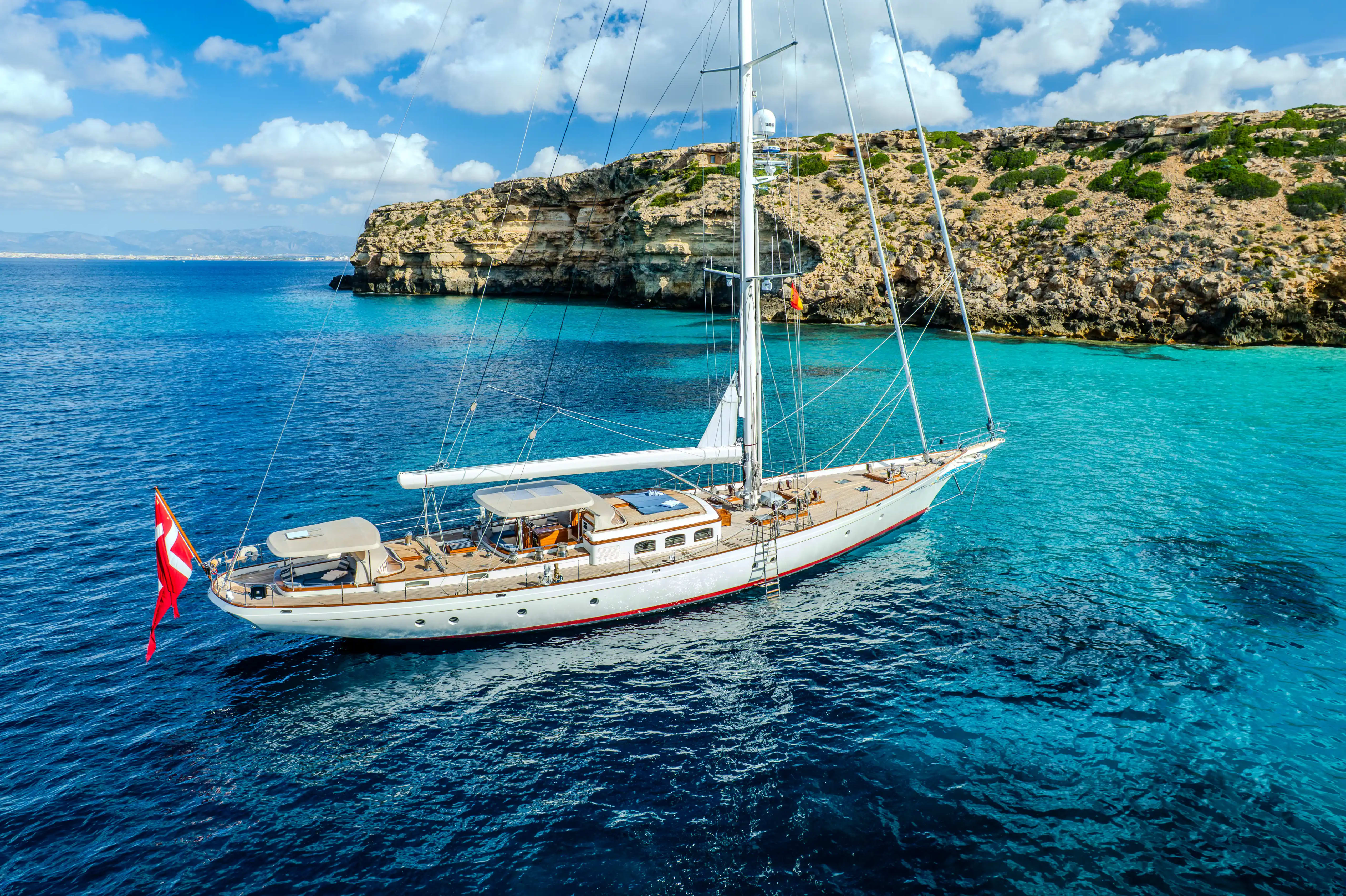 Foftein sailing yacht at anchor