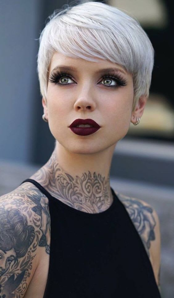 cabelos curtos platinado feminino