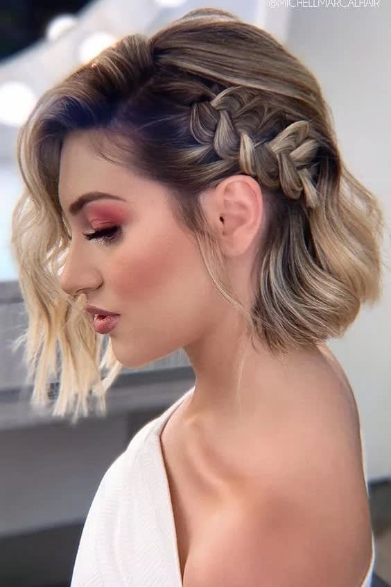 Penteados para cabelos curtos feminino Chanel 4 Penteado com Trança na lateral do corte chanel