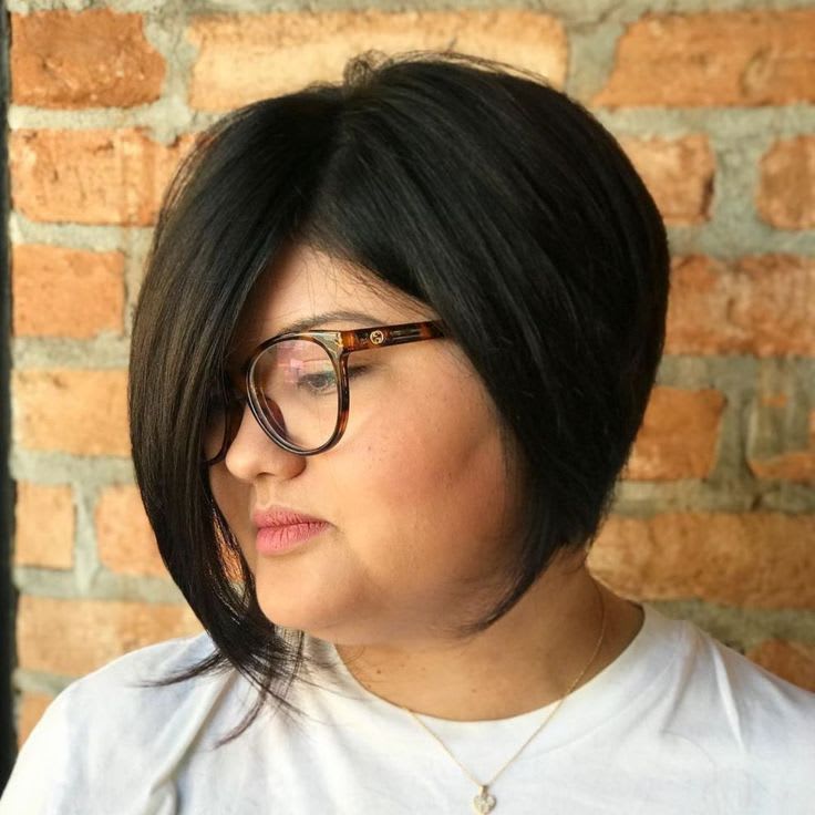 Desmistificando os Cabelos Curtos para Mulheres Gordinhas 4 Chanel com Franja Longa