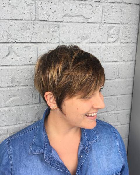 cabelo curto pixie luzes mel 